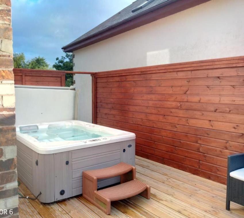 Fistral Hot Tub House For 8 On Retallack Resort 뉴키 외부 사진